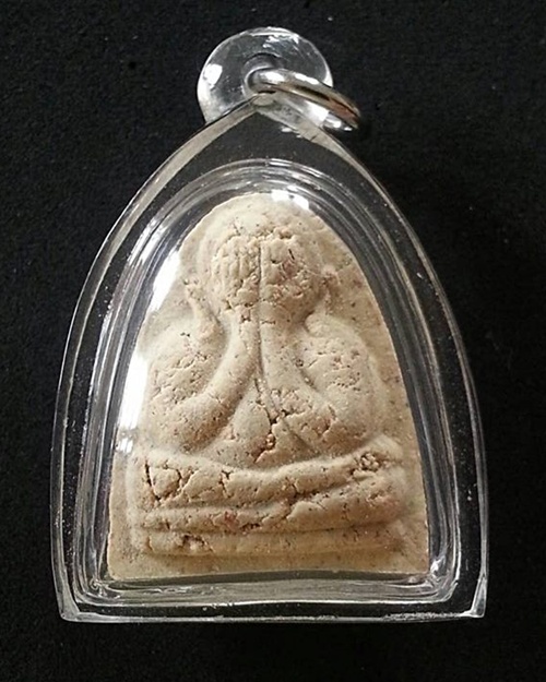 พระปิดตาพิมพ์มีหู เนื้อผงพุทธคุณผสมน้ำมัน ปี 20 หลวงปู่ดู่ วัดสะแก