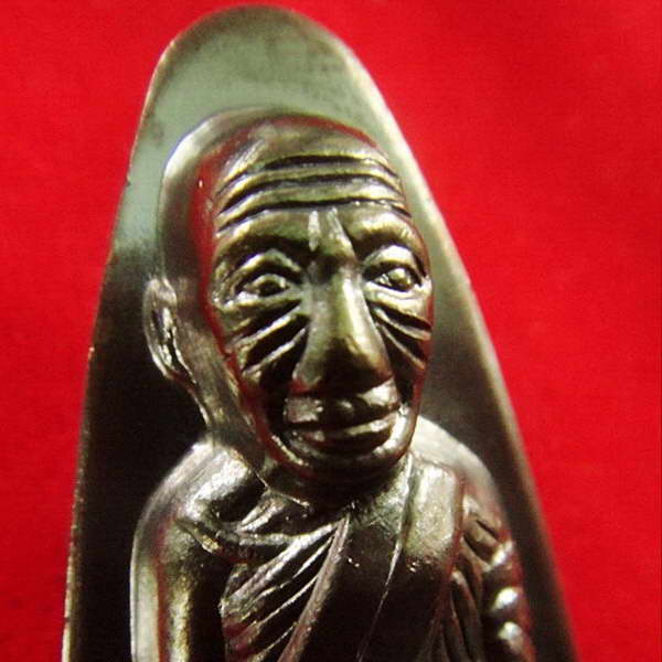 หลวงพ่อทวด พิมพ์เตารีดใหญ่ 101 ปี อาจารย์ทิม หน้า ท หลังหนังสือ พร้อมกล่องเดิมจากวัด