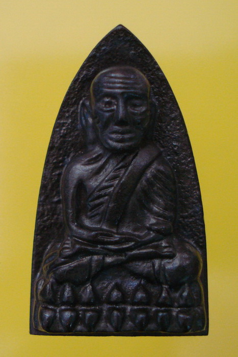 ลป.ทวด ๔๓๒ ปี เตารีดเนื้อนวะแก่เงิน หมายเลข  ๑๐๘๒ (เคาะเดียว) ต่ำกว่าทุน