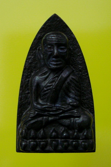 ลป.ทวด ๔๓๒ ปี เนื้อนวะแก่เงิน หมายเลข ๑๐๔๕ (เคาะเดียว)ต่ำกว่าทุน