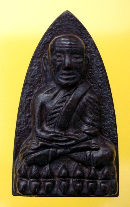 ลป.ทวด ๔๓๒ ปี เตารีดเนื้อนวะแก่เงิน หมายเลข ๑๐๓๔ (เคาะเดียว)ต่ำกว่าทุน