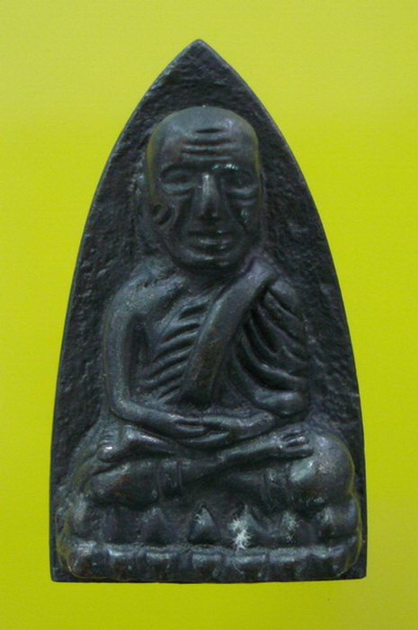 ลป.ทวด  ๑๐๑  ปี เตารีดนวะแก่เงิน หมายเลข  ๑๘๖๑ (เคาะเดียว) ต่ำกว่าทุน