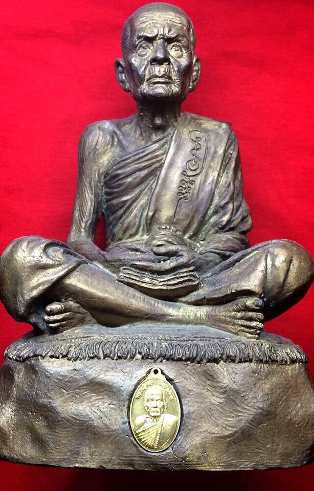 รูปหล่อ  หลวงปู่หมุน  วัดบ้านจาน  รุ่น พึ่งพุทธคุณ   เนื้อโลหะ หมายเลข ๑๒๓  เลข สวยๆ  ปี 59   