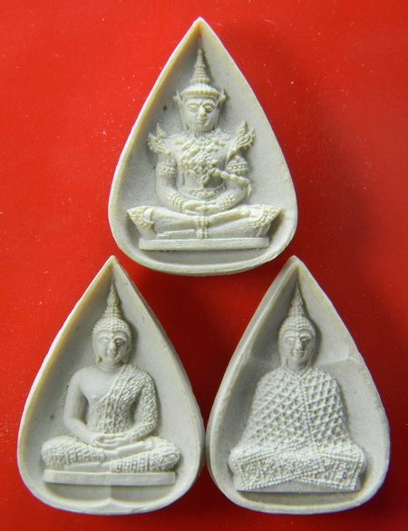เคาะแรกแดง...พระแก้วมรกต หลัง ภปร.๒๕๓๐ "๕ รอบพระบาทสมเด็จพระเจ้าอยู่หัว"...ครบชุด ๓ พิมพ์