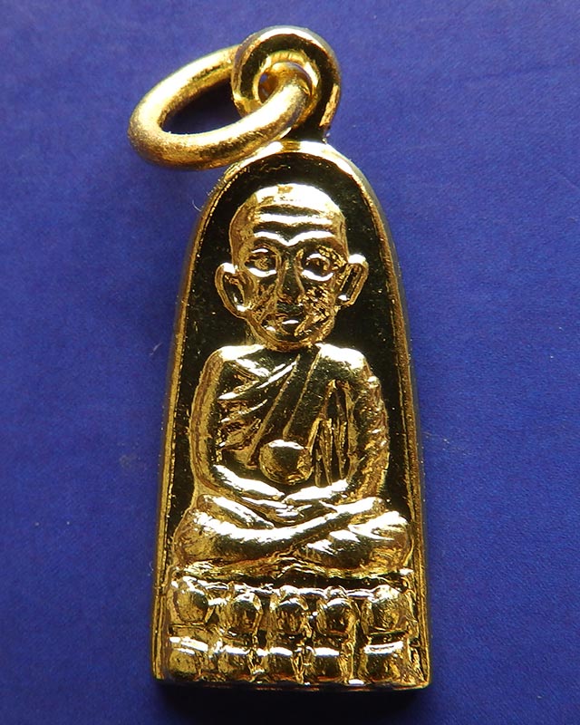 4.เหรียญหลวงปู่ทวด วัดช้างให้ รุ่นทะเลซุง พิมพ์เล็กชุบทอง พ.ศ. 2508