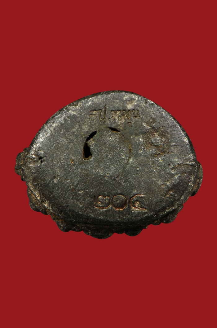 พระกริ่งเจริญลาภ หลวงปู่หมุน เนื้อนวโลหะหล่อโบราณ