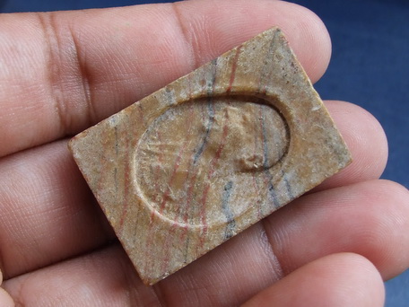 พระสมเด็จสายรุ้ง ล.พ.แพ วัดพิกุลทอง สิงห์บุรี ยุคแรก สภาพสวย แบบที่ 1