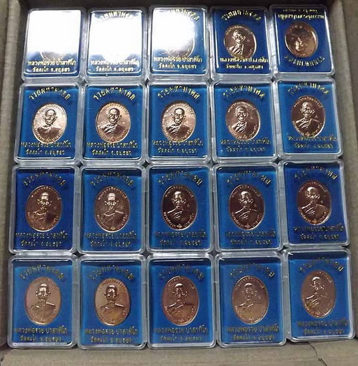 เหรียญ ล.พ.รวย วัดตะโก รุ่นรวยมหามงคล ปี 2559 สภาพสวย กล่องเดิม ยกลัง 100 เหรียญ