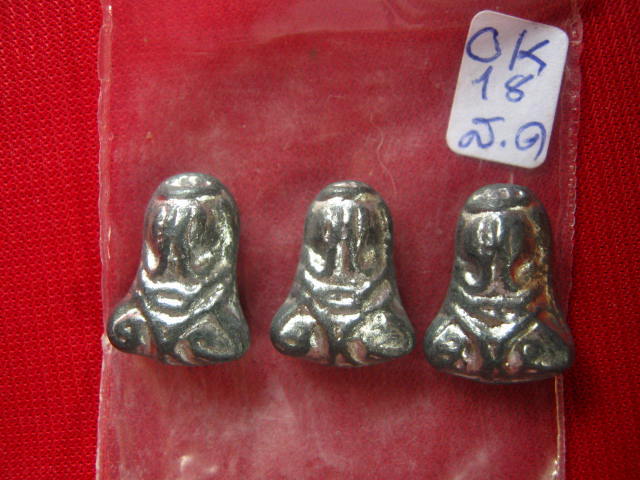 พระรอด วัดโคนอน 2515...ตะกั่ว 3 องค์...หลวงปู่โต๊ะ วัดประดู่ฉิมพลี กทม.เสก...ไม่แพง ครับ