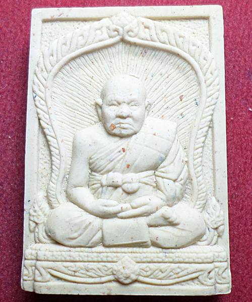 พระผงหลวงปู่ทิมวัดพระขาวรุ่นเยือนอินเดียเนื้อผงเกสร  