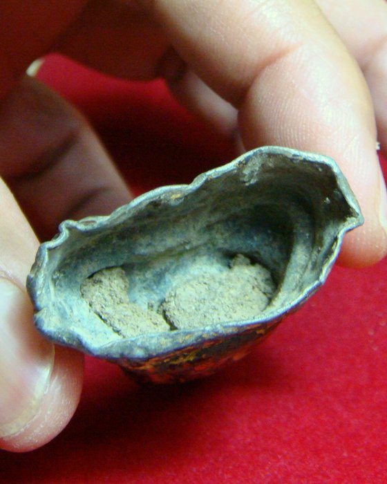 พระพุทธพิมพ์ปางมารวิชัย เนื้อตะกั่วสนิมแดง สมัยอยุธยา