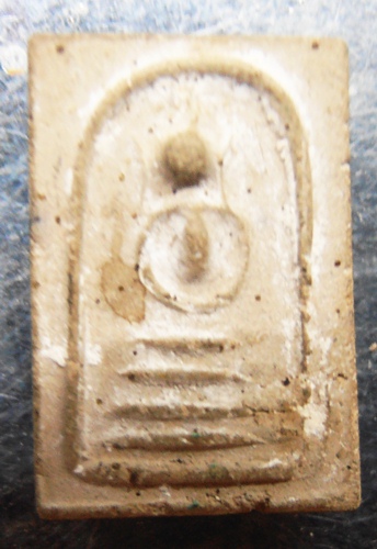 พระสมเด็จเนื้อดินหูบายศรี พิมพ์คะแนน หลวงพ่อกวย สวยๆครับ