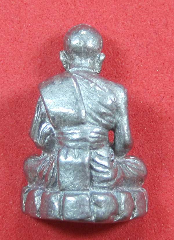 รูปหล่อตะกั่ว คบ หลวงปู่คำบุ คุตฺตจิตฺโต วัดกุดชมภู จ.อุบลราชธานี ฐานภูเขาหล่อโบราณพิมพ์เล็ก