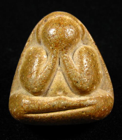 พระปิดตารุ่นแรก หลวงปู่หมุน ฐิตสีโล วัดป่าหนองหล่ม ปี 2542