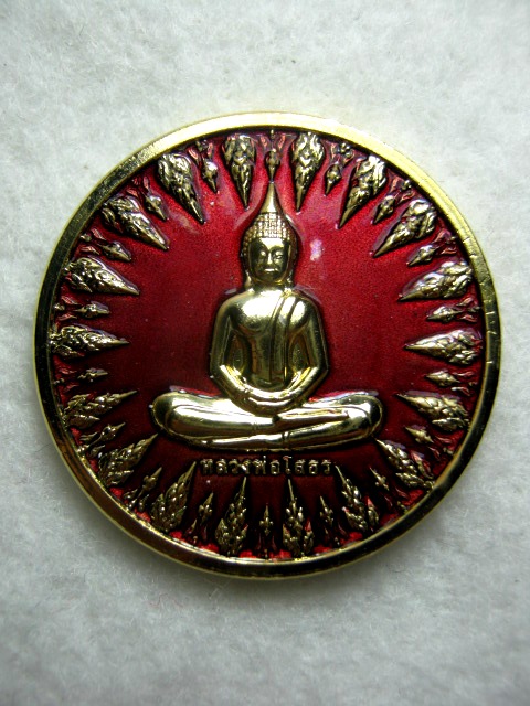 หลวงพ่อโสธร รุ่นอัญเชิญหลวงพ่อขึ้นจากน้ำ ๒๔๑ปี พ.ศ.๒๕๕๔ ผิวกะหลั่ยทองลงยาสีแดง ตอกโค้ด 