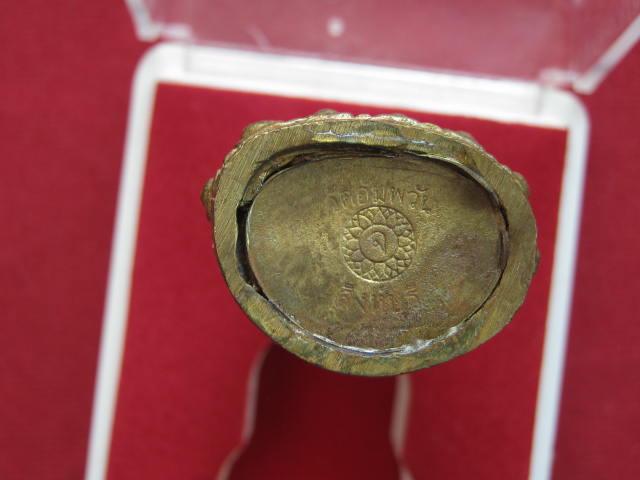 พระกริ่งธรรมสิงห์บูรพาจารย์ รุ่นแรก หลวงพ่อจรัญ วัดอัมพวัน จ.สิงห์บุรี ปี54 เนื้อทองเหลือง