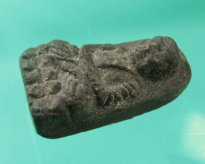 หลวงปู่ทวดวัดช้างให้ ปี 2524 เนื้อว่าน พิมพ์พระรอด