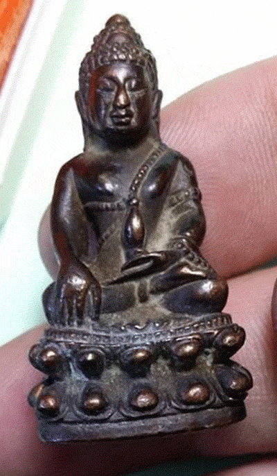 พระกริ่งหลวงพ่อเกษม ๓ นะ ใต้ฐานโค๊ตนะ นวะโลหะ