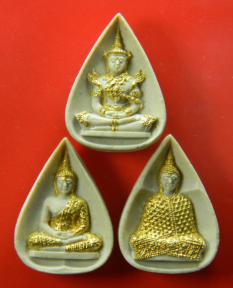 เคาะแรกแดง...พระแก้วมรกต หลัง ภปร.๒๕๓๐ "๕ รอบพระบาทสมเด็จพระเจ้าอยู่หัว"...ปิดทองเดิม