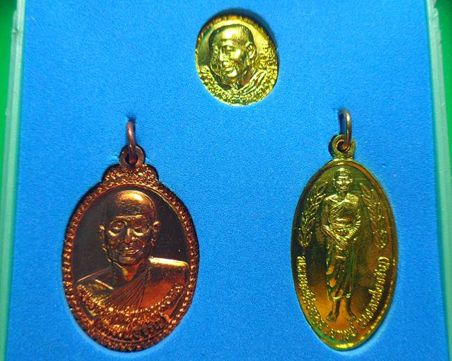 หลวงพ่อจรัญ วัดอัมพวัน สิงห์บุรี 3องค์เคาะเดียว