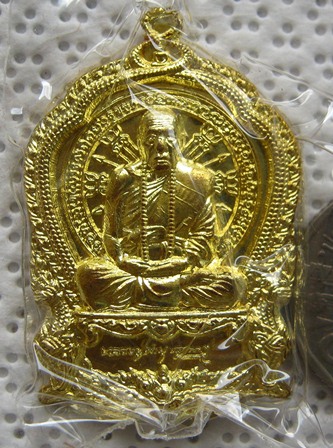 เหรียญเจริญบารมี89 หลวงปู่คำบุ วัดกุดชมภู จ อุบลราชธานี ปี2554 เนื้อทองทิพย์ หมายเลข3266พร้อมกล่องเด
