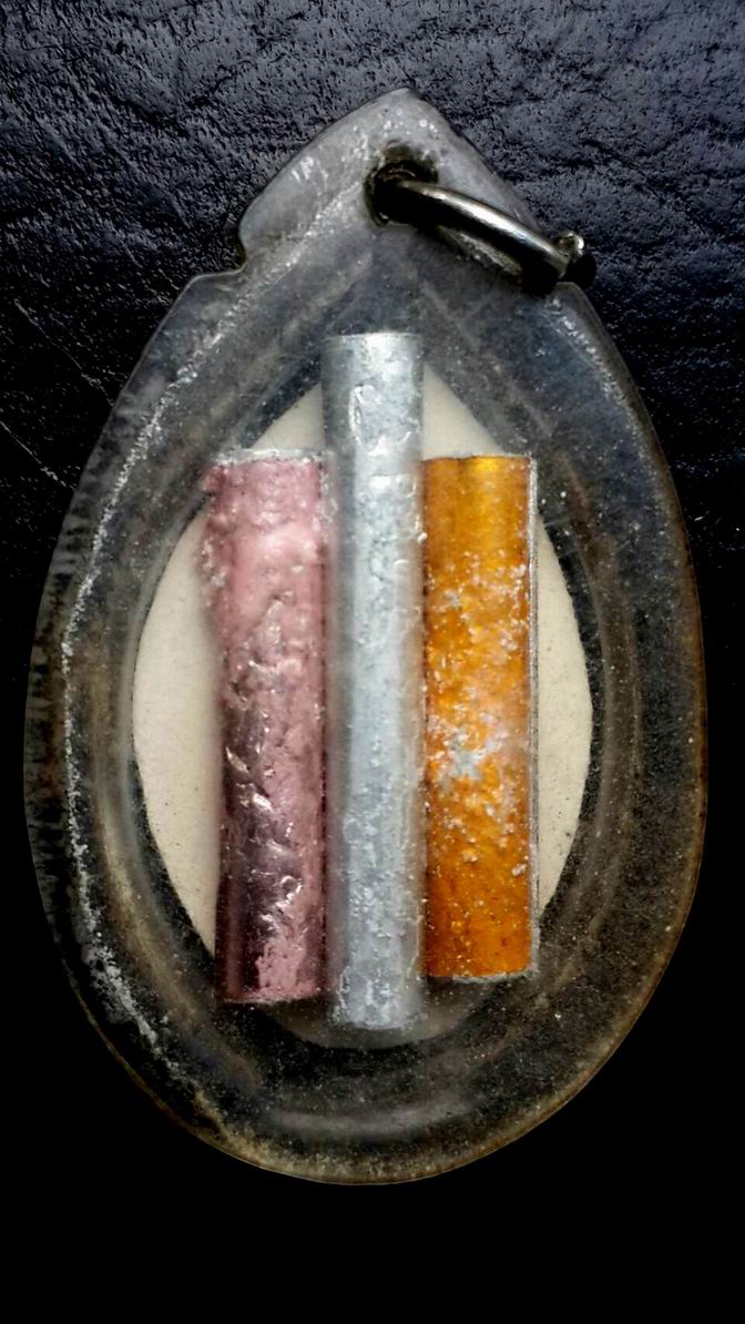 ภาพถ่ายหลังตะกรุดสามกษัตริย์เก่าไม่ทราบเกจิครับ