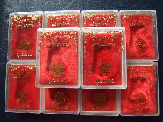 กล่องเปล่า เหรียญเสมา 25 พุทธศตวรรษ มือ 2 สภาพดี จำนวน 10 ใบ + กล่องเนื้อชิน 3 ใบ ราคาถูก