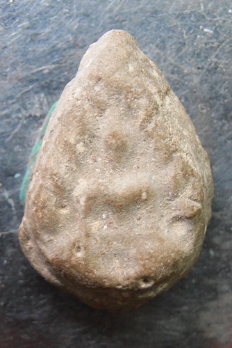 พระพิมพ์หยดน้ำเนื้อผงพระใบฏีกาเกลี้ยง วัดสุทัศน์ สวยๆครับ