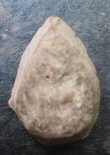 พระพิมพ์หยดน้ำเนื้อผงพระใบฏีกาเกลี้ยง วัดสุทัศน์ สวยๆครับ