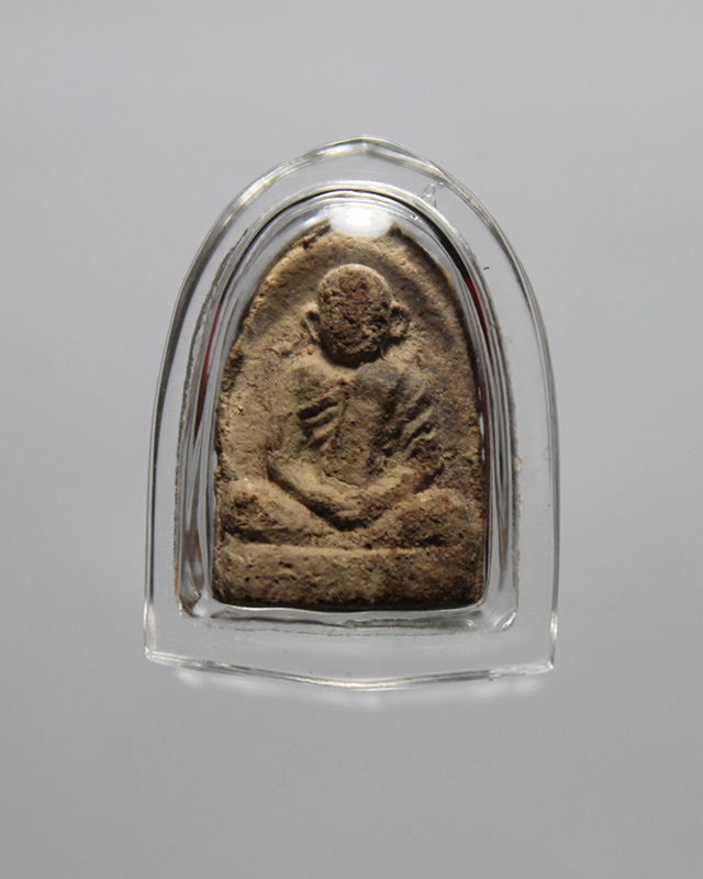 พ่อท่านคล้าย พิมพ์เล็กจิ๋ว เนื้อว่านชานหมาก 2000 สวยครับองค์จริงเหลี่ยมพลาสติกพร้อมใช้ครับ