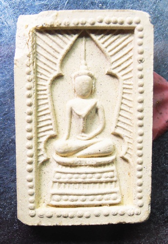 พระผงพิมพ์แหวกม่าน หลวงพ่อกวยหลวงปู่หมุน เสกออกวัดซับลำใย จารหลังครับบิ่นมุมนิดหน่อย