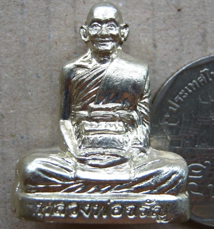รูปเหมือนปั้มเข่ากว้างหลวงพ่อจรัญ วัดอัมพวัน จ.สิงห์บุรี ปี2554 รุ่นเจริญพร หมายเลข88 แยกจากชุดกรรมก