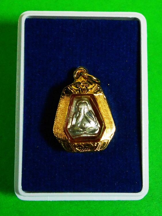 คาะเ...พระปิดตาสาริกา หลวงพ่อสาคร วัดหนองกรับ (รุ่นแรก) เนื้อเงิน สร้างน้อย ปี 46 พร้อมเลี่ยม