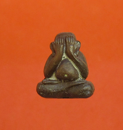 พระปิดตา มหาลาภลอยองค์ ปี 2537 เนื้อนวะ พิมพ์เล็ก ตอกโค๊ดใต้ฐาน ที่เดียวได้การครับ