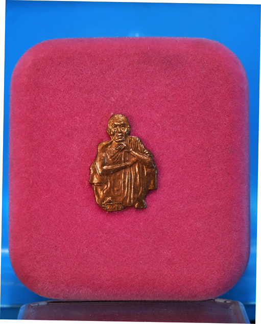 พระปิดตาแช่นํ้ามนต์ หลวงพ่อคูณ รุ่นอายุครบ 6รอบ ปี2537 เนื้อผง มีกล่องเดิม/wp01