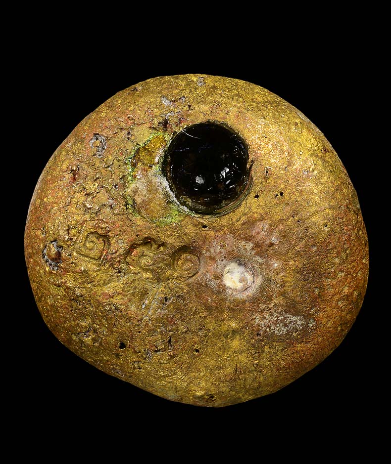 หลวงปู่ทวด พิมพ์เบ้าทุบ เนื้อทองทิพย์ รุ่นมหาลาภ วัดช้างให้ ปี 2540 สร้าง 2999 องค์ครับ