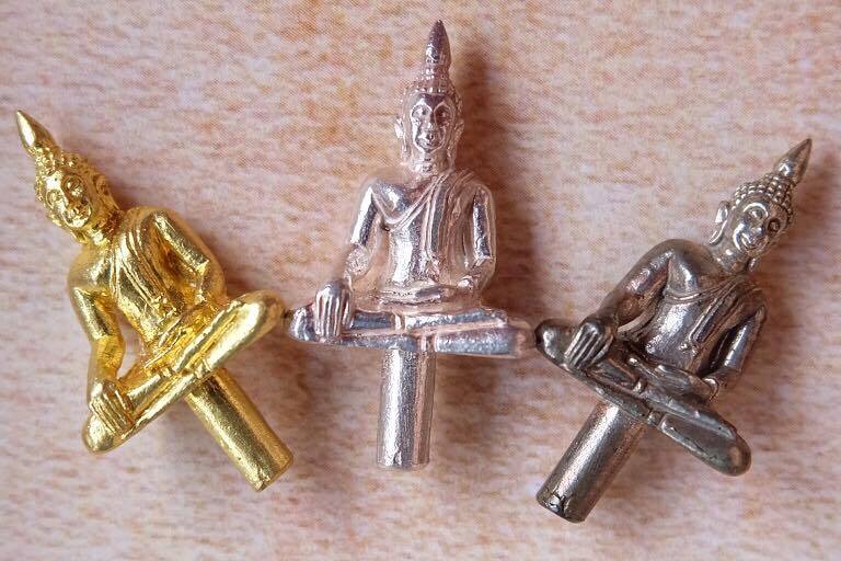 	พระยอดธง เนื้อเงิน/ นวะโลหะ/ทองเหลือง ปี 49 หลวงพ่อสาคร วัดหนองกรับ