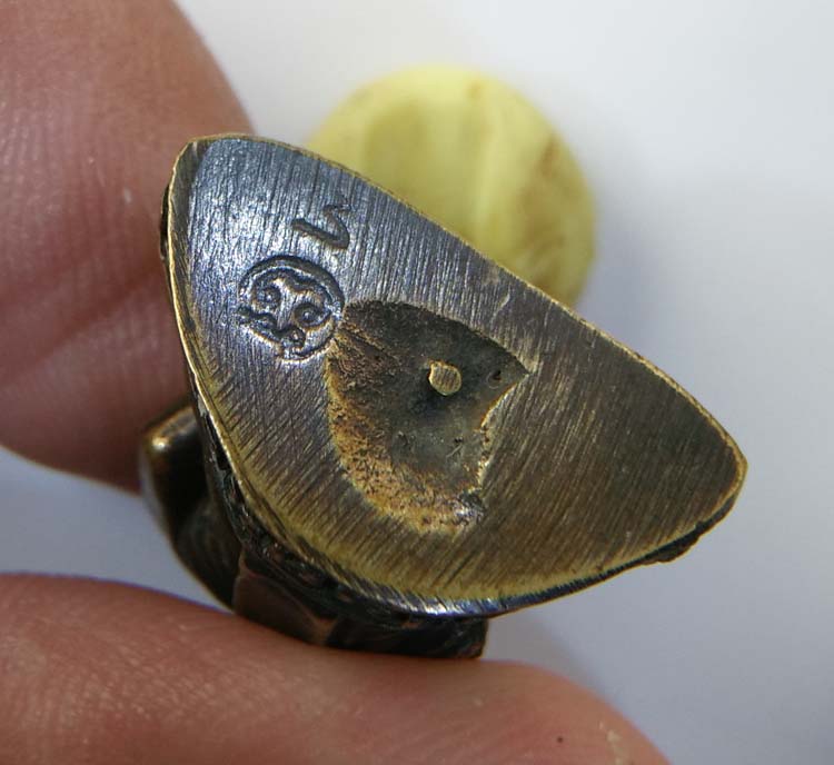 รูปหล่อหลวงพ่อเงิน ออกวัดตะพานหิน ปี 2525