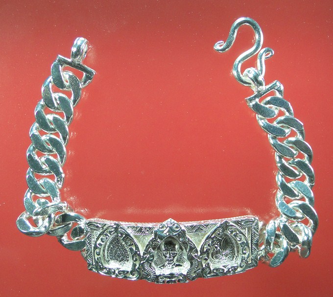 เลสเงินหลวงพ่อรวย วัดตะโก หนัก 2 บาท รุ่นเลื่อนสมณศักดิ์ ปี ๒๕๕๙ (เลี่ยมเงินยกซุ้ม)