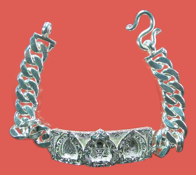 เลสเงินหลวงพ่อรวย วัดตะโก หนัก 2 บาท รุ่นเลื่อนสมณศักดิ์ ปี ๒๕๕๙ (เลี่ยมเงินยกซุ้ม)