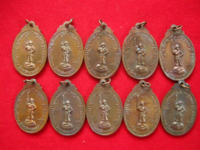 เคาะแรกแดง...10 เหรียญ...หลวงพ่อเกษม รุ่นชนะศึกชายแดน 9 พ.ค. 2528