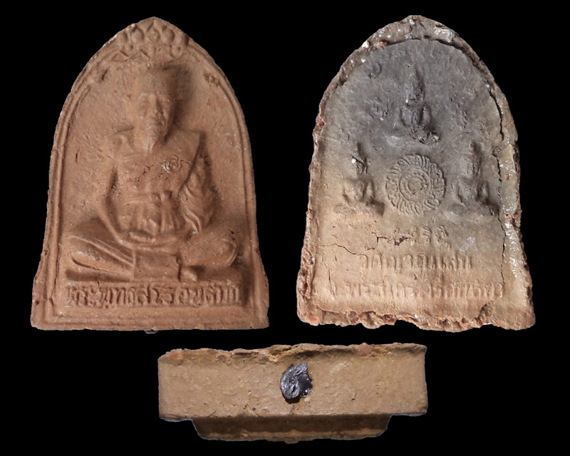 พระผงรูปเหมือนซุ้มระฆัง หลวงปู่ชื้น วัดญาณเสน ปี 2546 เนื้อดินเกาะยอ สร้าง108 องค์ พิเศษฐานฝังตะกรุด