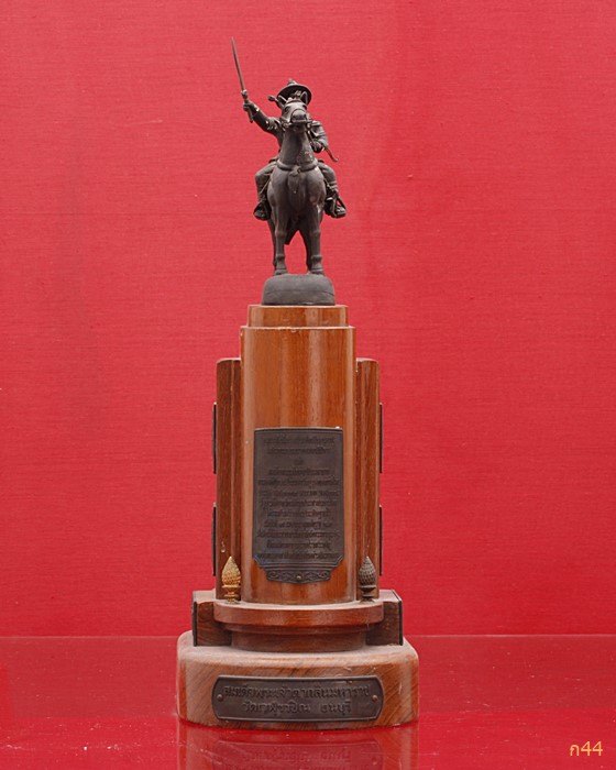 พระบูชาพระเจ้าตากสิน วัดเวฬุราชิน ธนบุรี