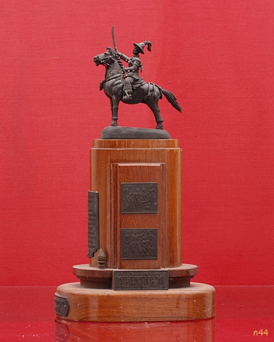 พระบูชาพระเจ้าตากสิน วัดเวฬุราชิน ธนบุรี