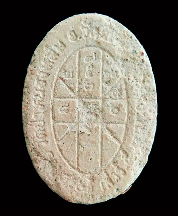 พระผงยันต์ดวงเศรษฐี หลวงปู่หมุน ปี43  สภาพพอสวย หูตา คมชัด แก่มวลสาร เกษาโผล่ยาวๆ ชัดเจน