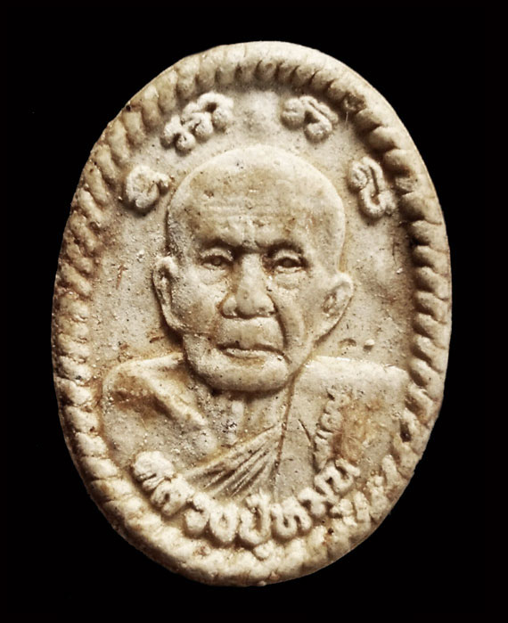 พระผงยันต์ดวงเศรษฐี หลวงปู่หมุน ปี43 เนื้อโซนเทา สภาพสวย หูตา คมชัด จมูกโด่ง ยันต์เต็มชัด