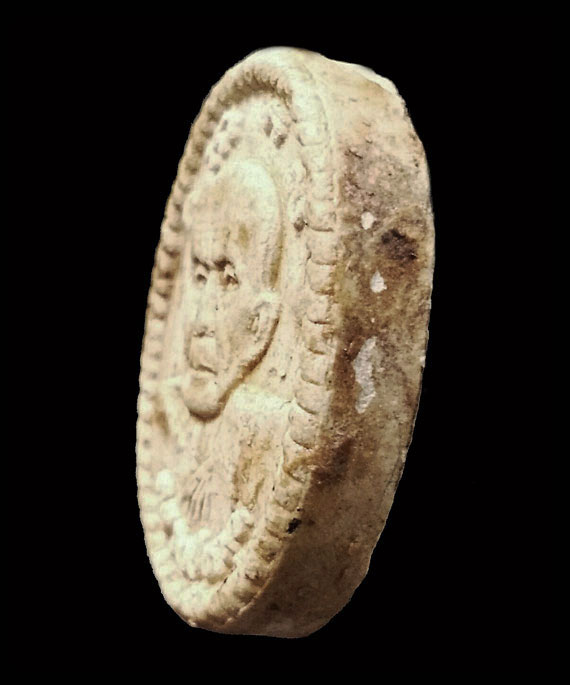 พระผงยันต์ดวงเศรษฐี หลวงปู่หมุน ปี43 เนื้อโซนเทา สภาพสวย หูตา คมชัด จมูกโด่ง ยันต์เต็มชัด