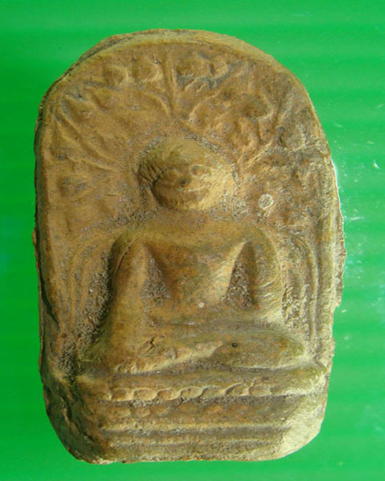 พระคงลำพูนเนื้อพิกุลแกมเขียวหินครกสภาพสวยเดม