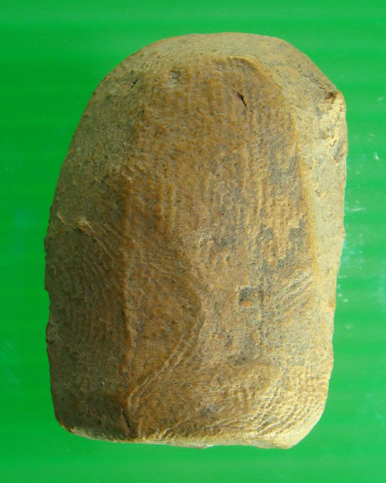 พระคงลำพูนเนื้อพิกุลแกมเขียวหินครกสภาพสวยเดม