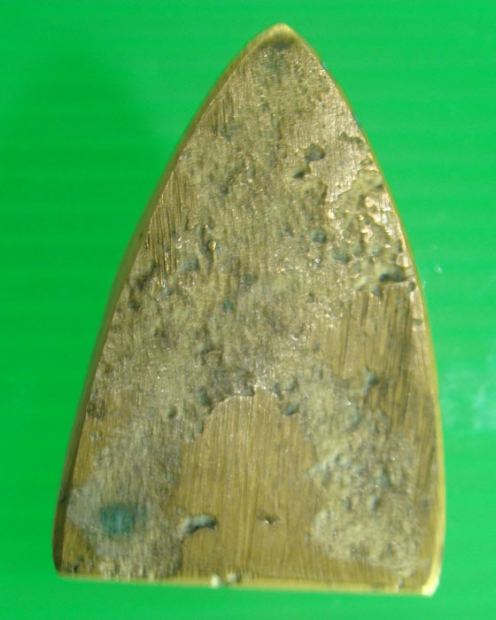 หลวงปู่ทวดวัดช้างให้หลังเตารีดปี 05 เนื้อเหลืองพิมพ์เมฆพัตร